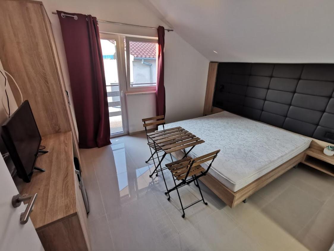Elizabeta Deluxe Rooms ビオグラード・ナ・モル エクステリア 写真