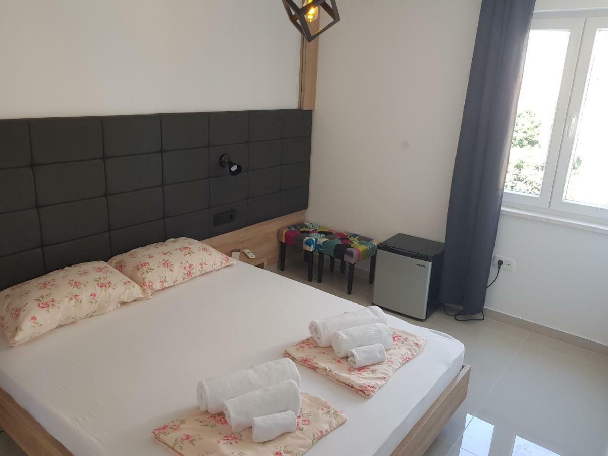 Elizabeta Deluxe Rooms ビオグラード・ナ・モル エクステリア 写真