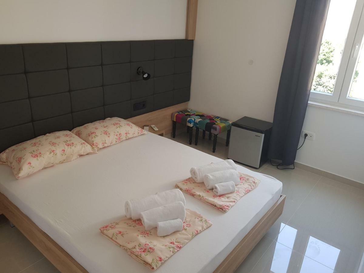 Elizabeta Deluxe Rooms ビオグラード・ナ・モル エクステリア 写真